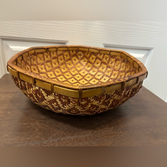 Vintage Hexagon Shaped Bamboo Fruits and Vegetables Catch-All Basket - Picture 4 of 14